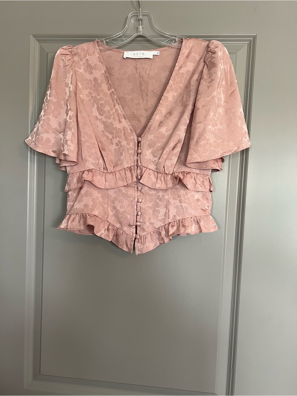 Astr The Label Ruffle Hem Blouse Blush Pink with Buttons Small